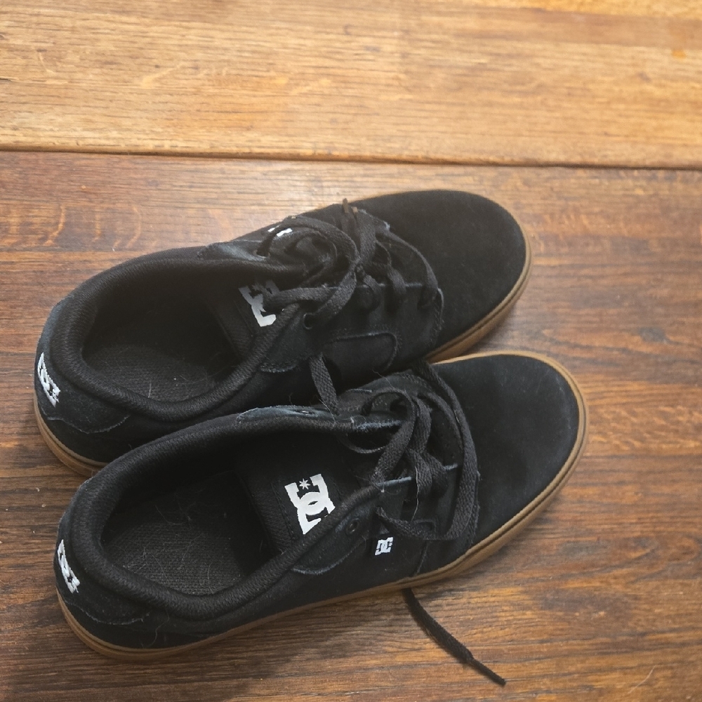 DC Men's Black Suede Skate Sneakers with Gum Outsole - Picture 6 of 8